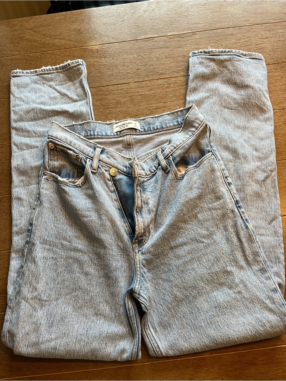 Abercrombie & Fitch Light wash 90s Straight ultra high rise Jeans